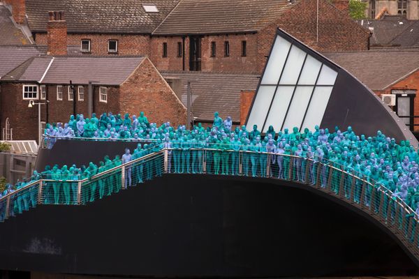 Sea Of Hull Installation Sees Thousands Of Naked People Painted Blue Huffpost Uk