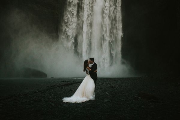 These 25 Wedding Photos Are In A League Of Their Own 586bf95b1900002a000e2b52