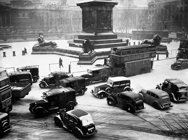 Snow In London Looks A Little More Serious In These Historic Images 5878ea4c1200002d00ad7632