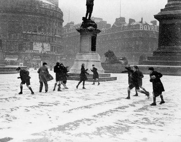 Snow In London Looks A Little More Serious In These Historic Images 5878ea4c120000c301ad7631