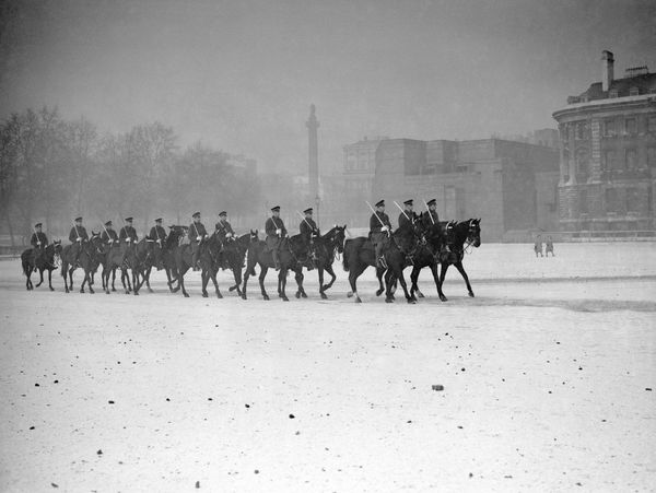 Snow In London Looks A Little More Serious In These Historic Images 5878ea4e1700008501929e6e