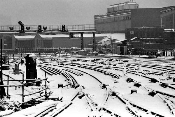 Snow In London Looks A Little More Serious In These Historic Images 5878ea581700002e00fde75c