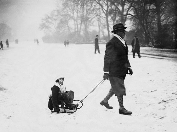 Snow In London Looks A Little More Serious In These Historic Images 5878ea5c1700008501929e72