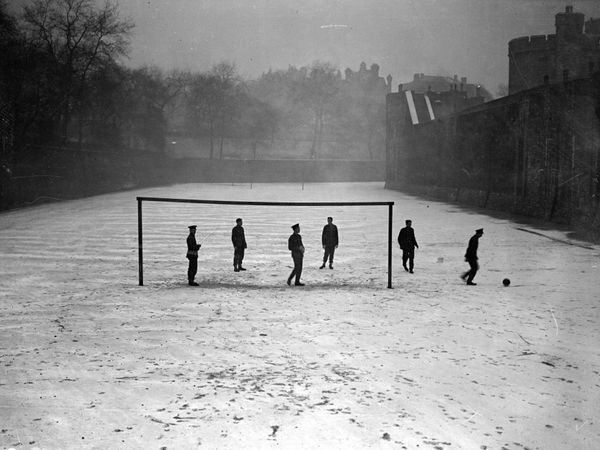 Snow In London Looks A Little More Serious In These Historic Images 5878ea62170000fa01fde761