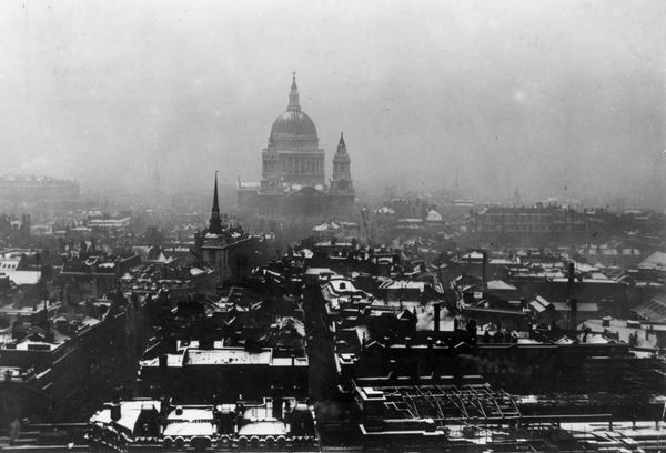 Snow In London Looks A Little More Serious In These Historic Images 5878ea631200002d00ad7637