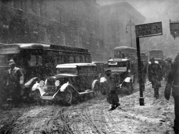 Snow In London Looks A Little More Serious In These Historic Images 5878ea641700002e00fde762