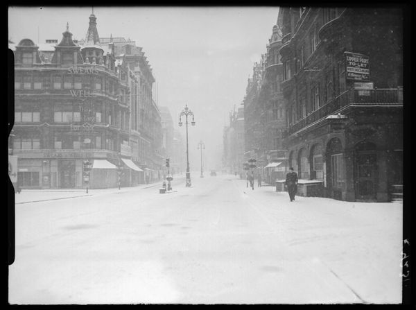 Snow In London Looks A Little More Serious In These Historic Images 5878ea6b1700008501929e79