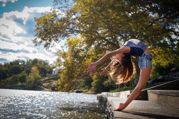 12 Stunning Photos Of ‘Tiny Dancers’ Caught In Action 58dd0b141d0000cf3b7d1587