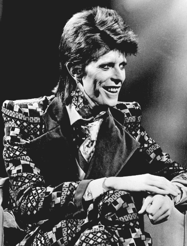 David Bowie The Most Iconic Looks From Musics Greatest Style Chameleon Huffpost Uk 3336