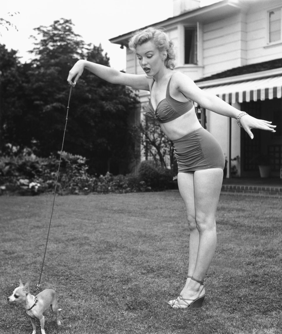 A Visual History Of Marilyn Monroe As A Pin Up Icon Huffpost