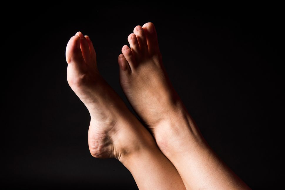 These Honest Images Show How Women Really Feel About Their Feet Huffpost 