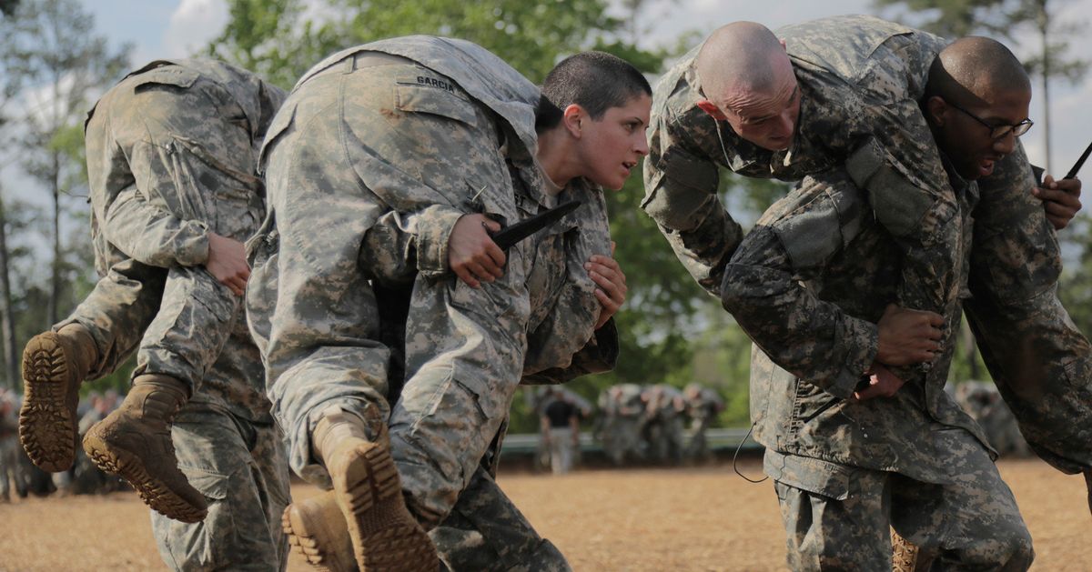 a-closer-look-at-how-badass-the-first-women-to-graduate-from-ranger