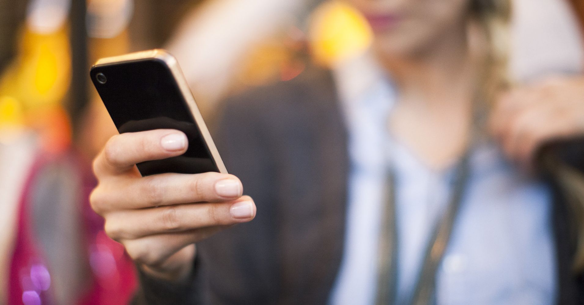 16 Signs You Really Need To Put That Phone Down Right Now Huffpost 1620