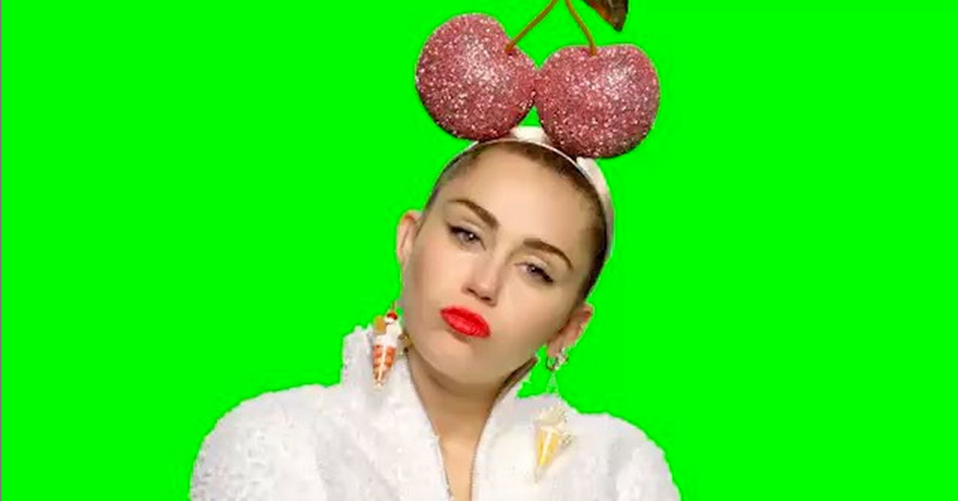 Miley Cyrus Gives Us All The Finger In New Mtv Vma Promo Video Huffpost