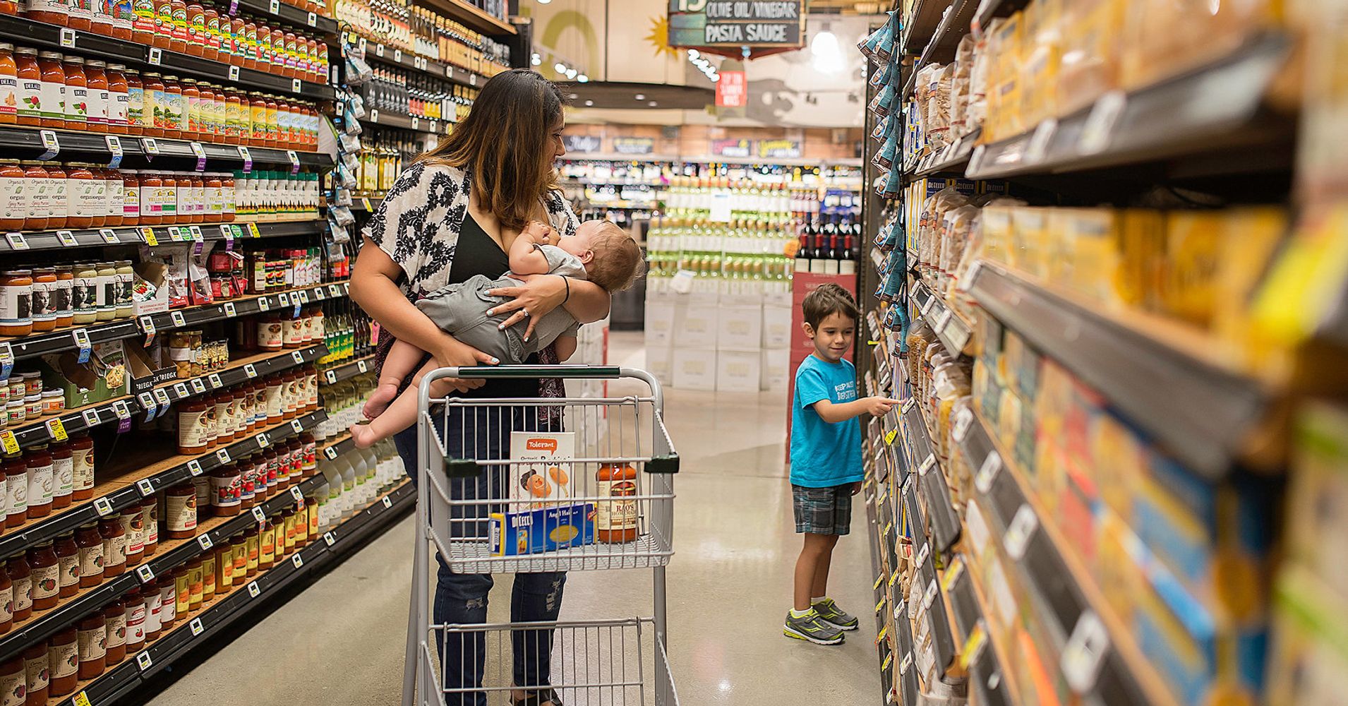 25 Candid Photos That Show Breastfeeding Is Beautiful Wherever You