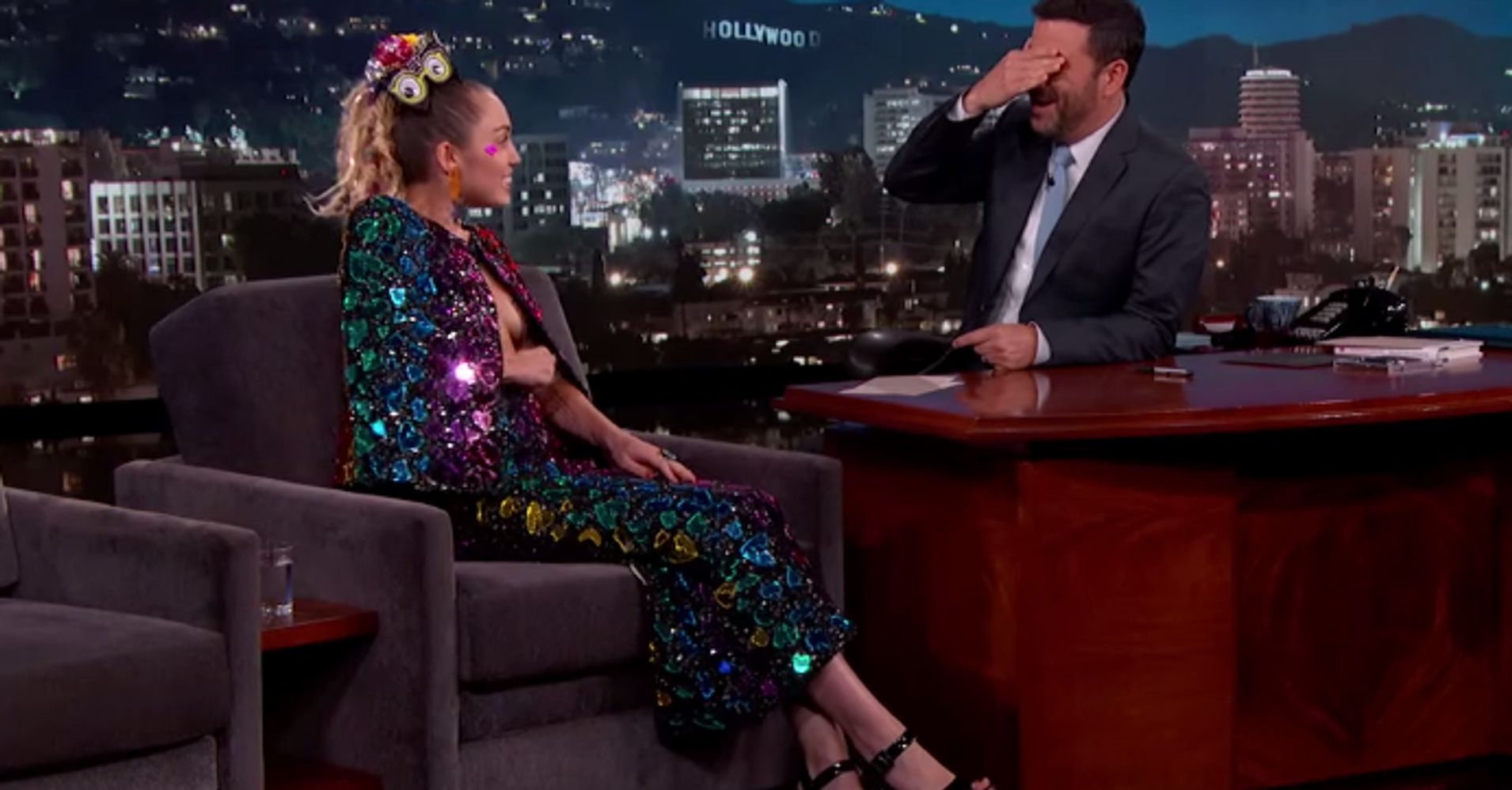 Miley Cyrus Flashes The Crowd At Jimmy Kimmel Live Because She Cant Stop Huffpost 7164