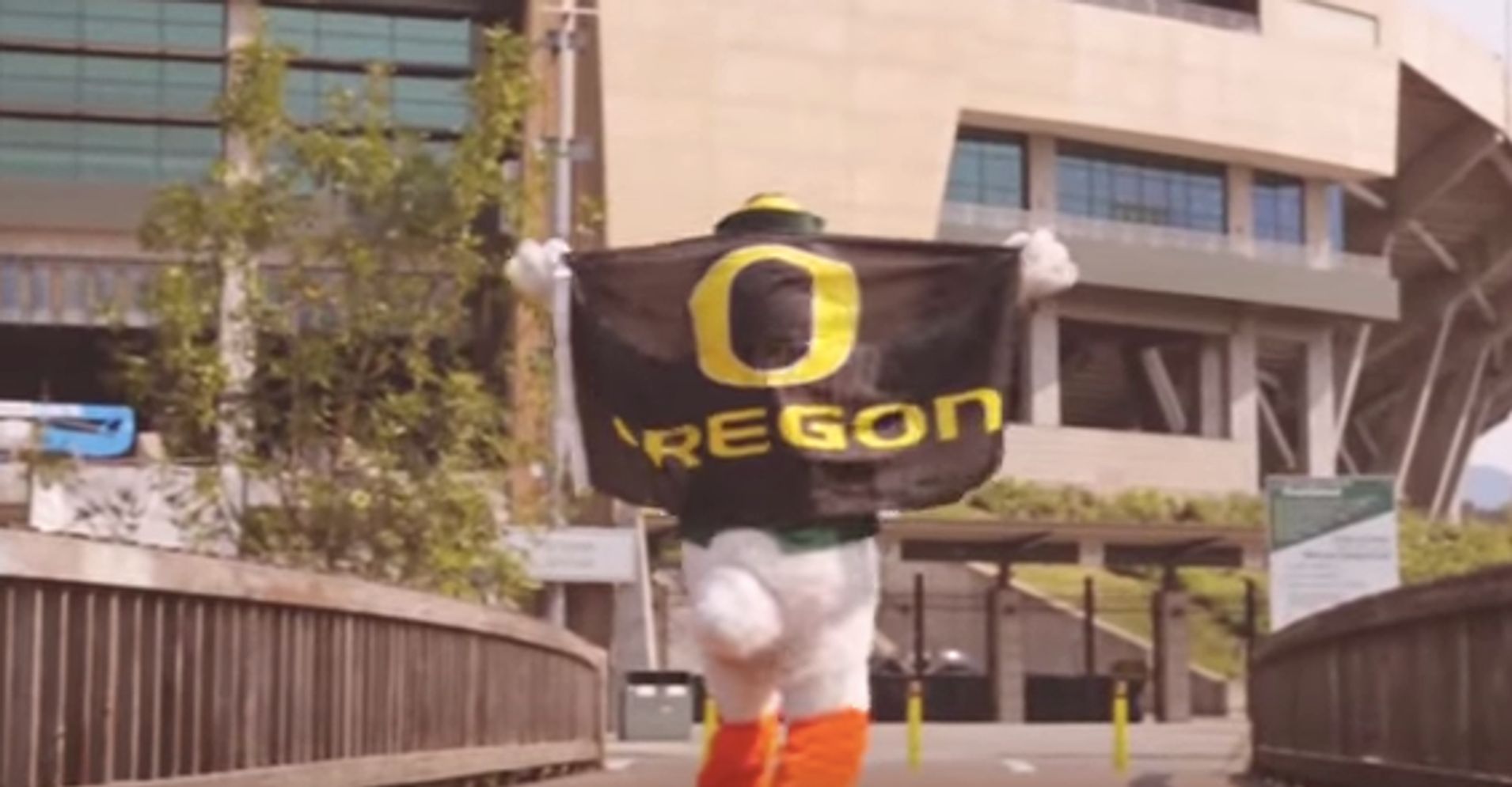 Oregon Ducks Mascot Blows Glitter, Mocks Sorority Recruitment Videos ...