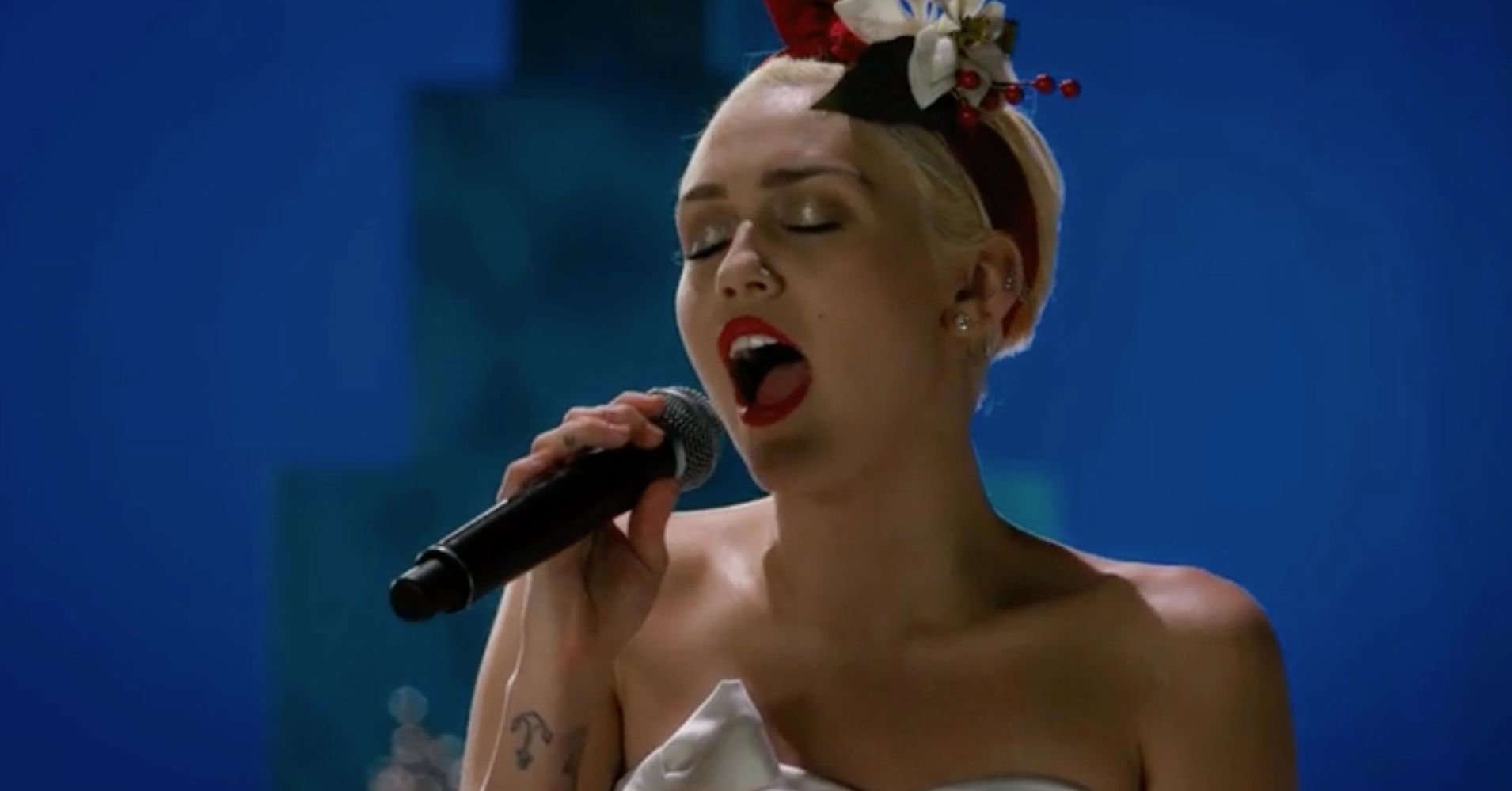 Miley Cyrus Singing Silent Night Will Fill You With Holiday Spirit 
