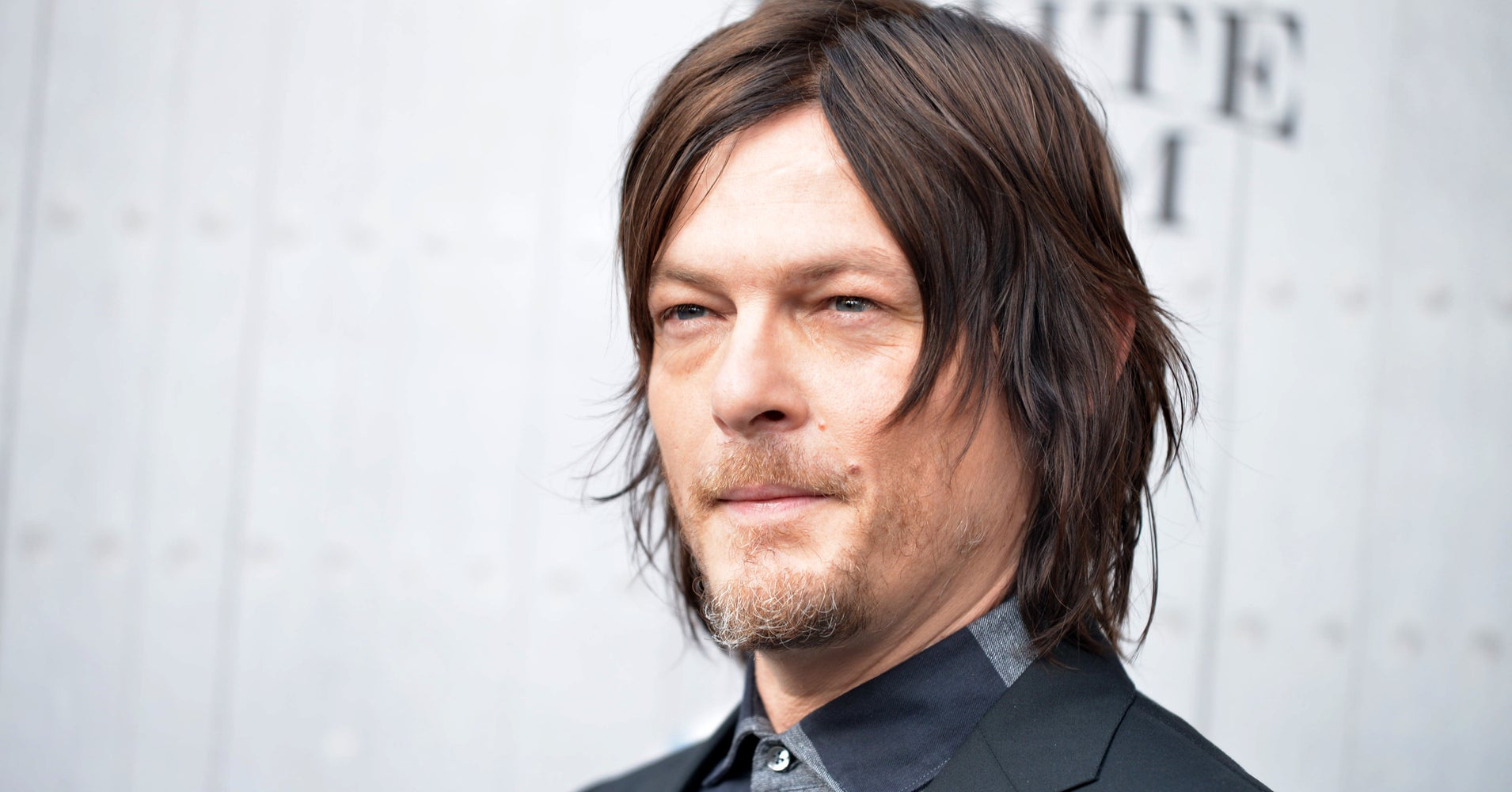 Norman Reedus Films Et Programmes Tv 'Walking Dead' Fan Bites Norman Reedus At Zombie Convention (UPDATE