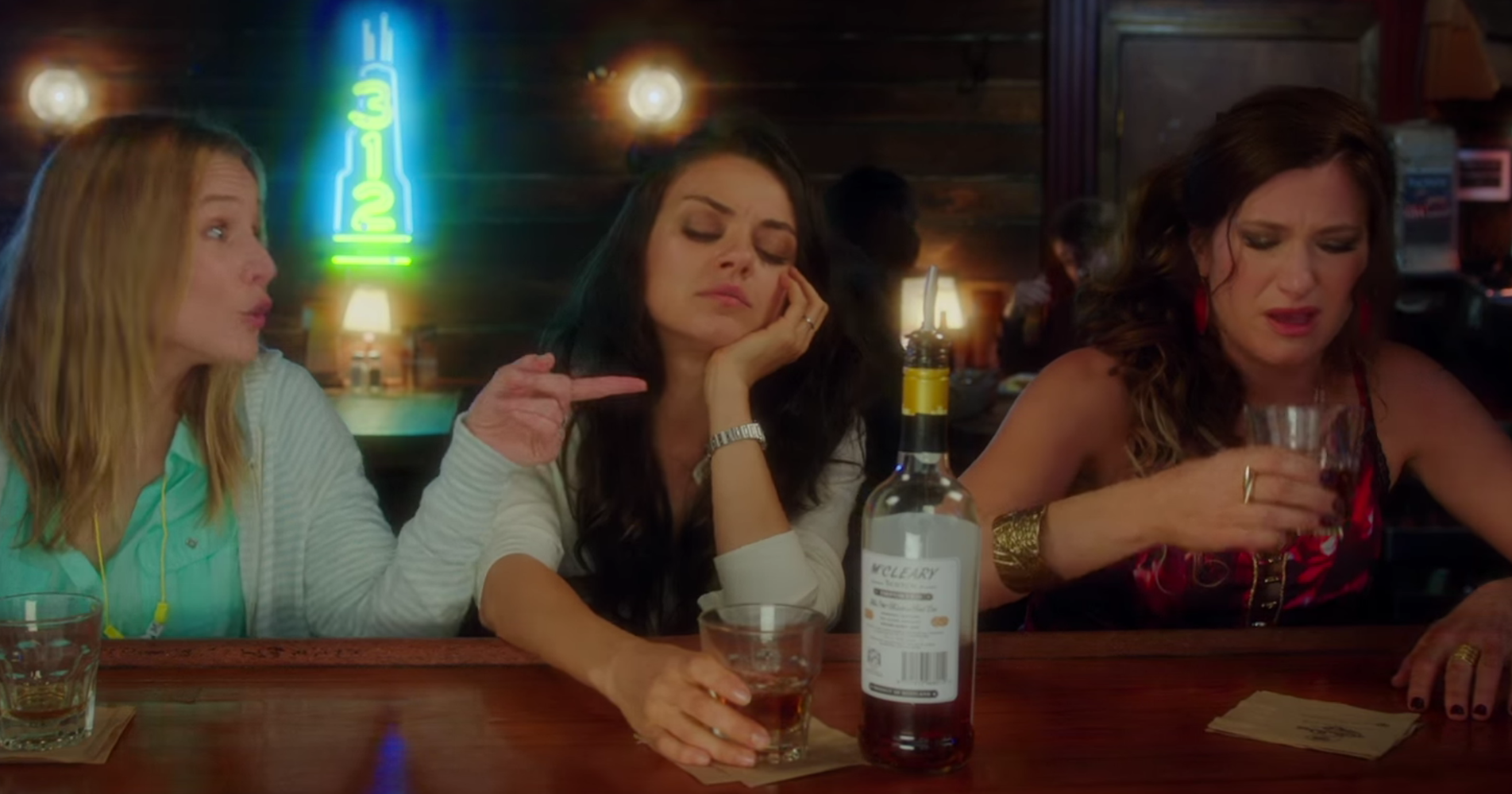 Mila Kunis Films Et Programmes Tv Mila Kunis Is Done Trying To Be Perfect In 'Bad Moms' Trailer | HuffPost