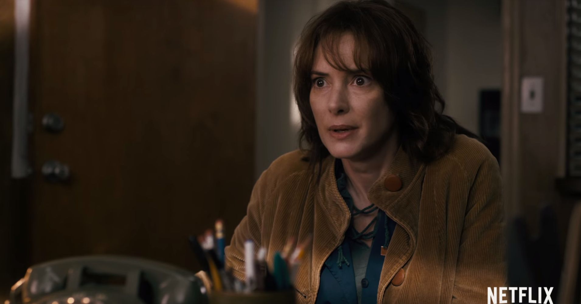 The Trailer For Winona Ryders Terrifyingly Eerie Netflix Show Stranger Things Is Here Huffpost 4901