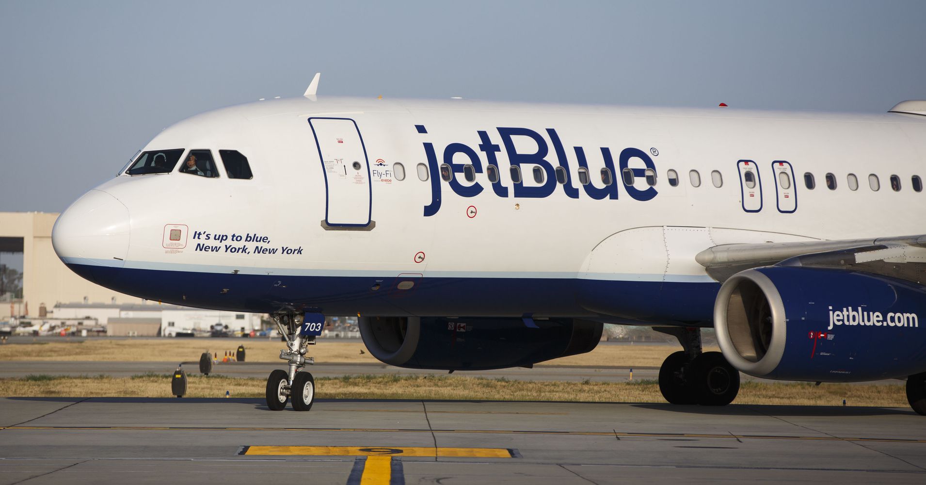 JetBlue Airlines Offers Free Flights For Families Of Orlando Victims ...