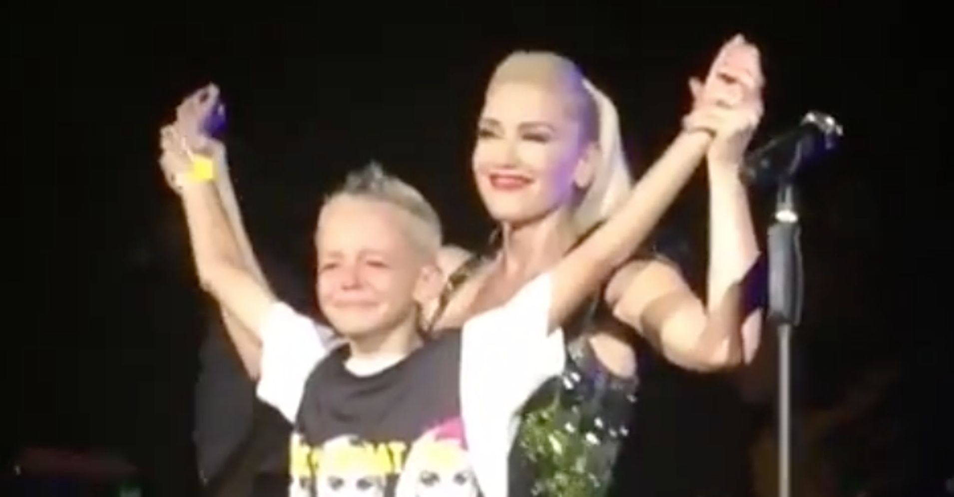 Gwen Stefani Makes Bullied Fan's Night By Inviting Him Onstage | HuffPost