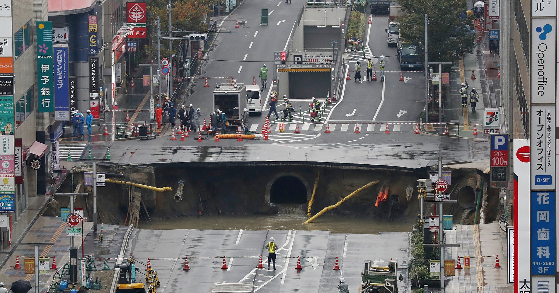 Uh Oh, That Massive Sinkhole In Japan Is Showing Signs Of Sinking Again