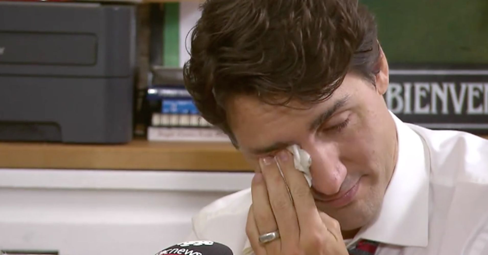 Watch Justin Trudeau Wipe Away Tears While Listening To A Syrian Refugee Speak Huffpost