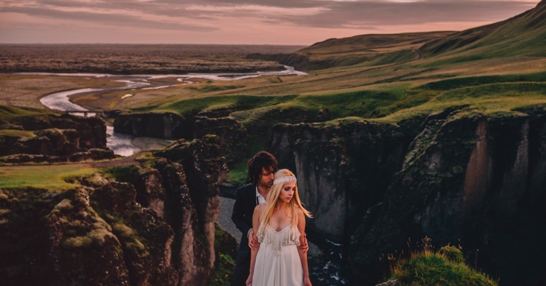 23 Iceland Wedding Photos So Dreamy, You'll Be Booking A Trip ASAP