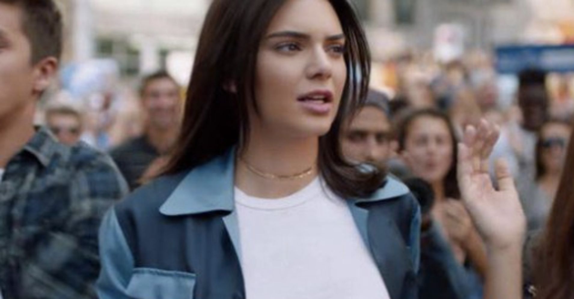 Pepsi Pulls Kendall Jenner Ad Following Intense Backlash Huffpost 