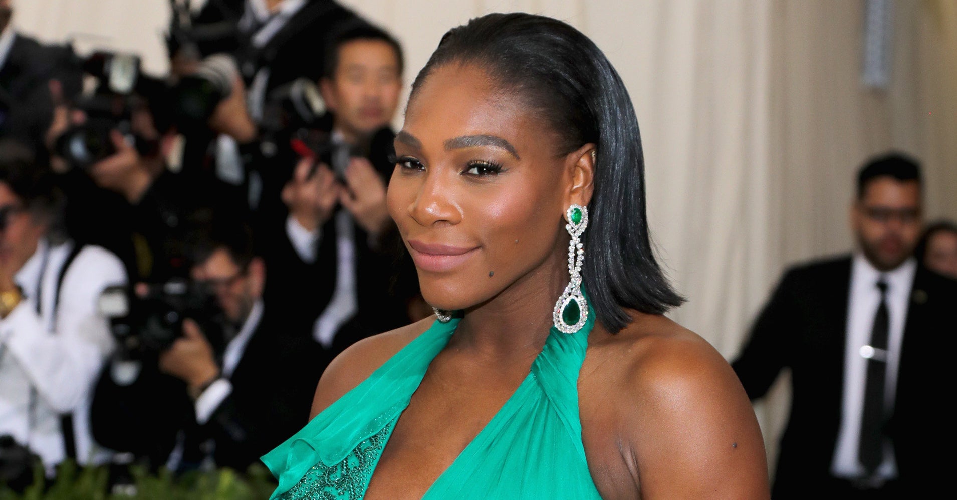 Pregnant Serena Williams Is Glowing In Green At The Met Gala - Huffington Post