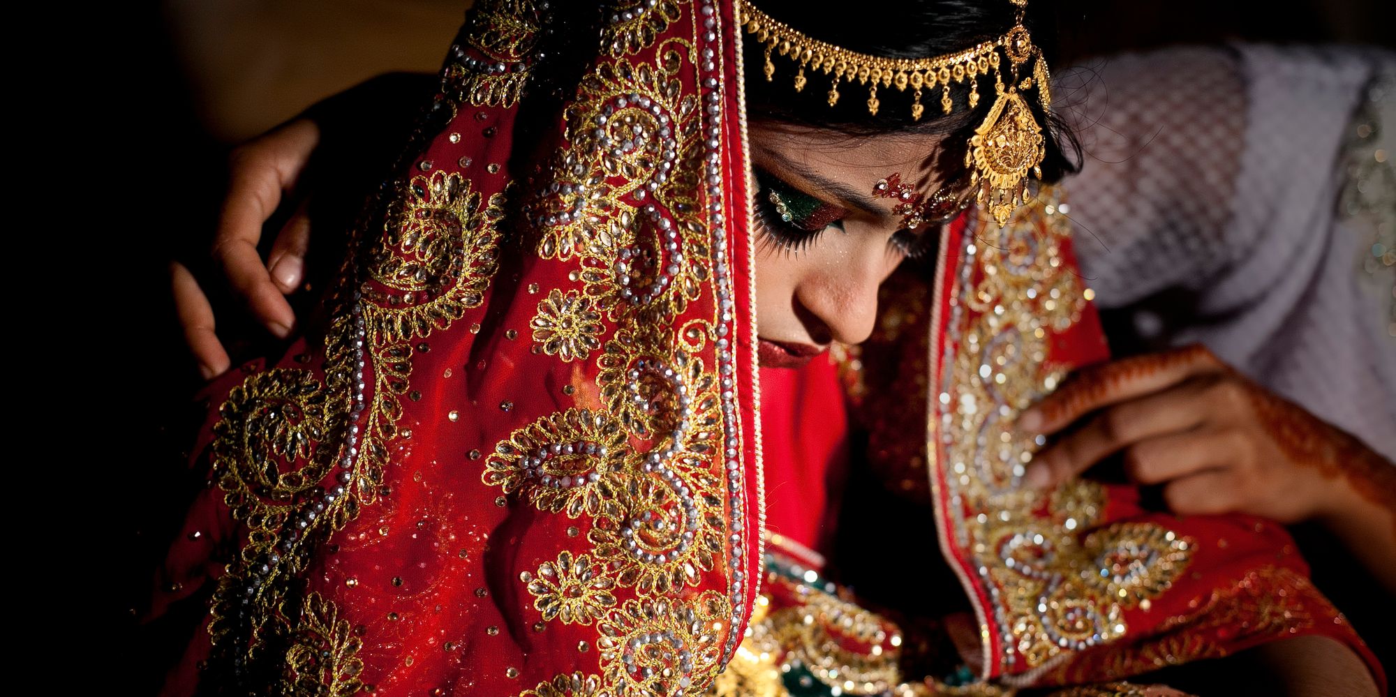 Heartbreaking Photos Show A Child Bride's Wedding In Bangladesh | The