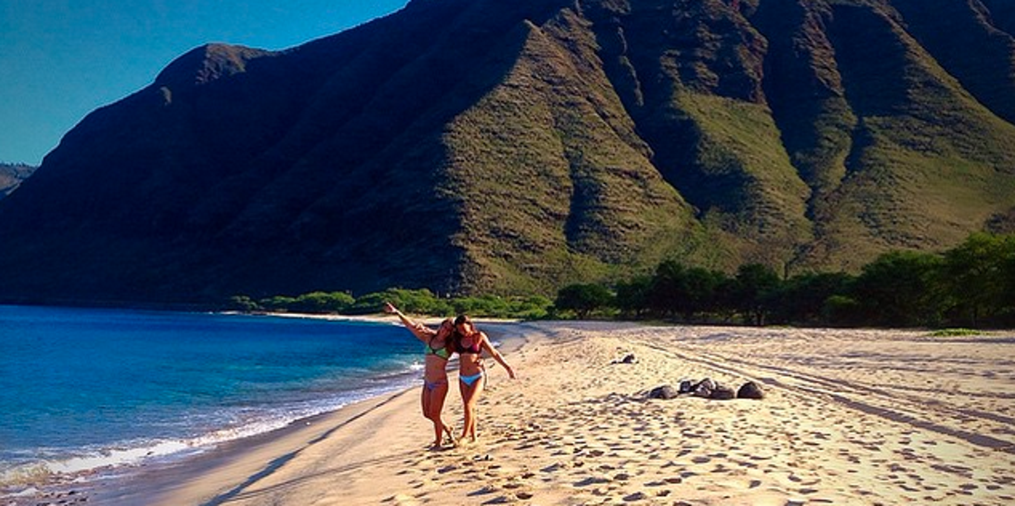 9 Beaches Hawaii Locals Don't Want You To Know About The