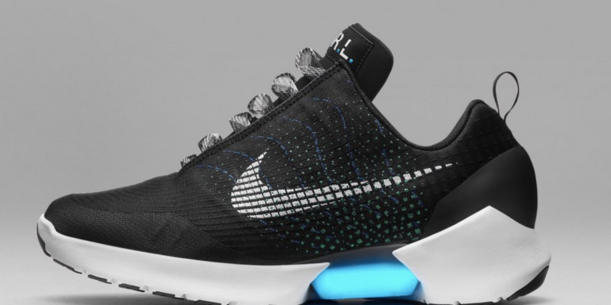 nike shoe that laces itself