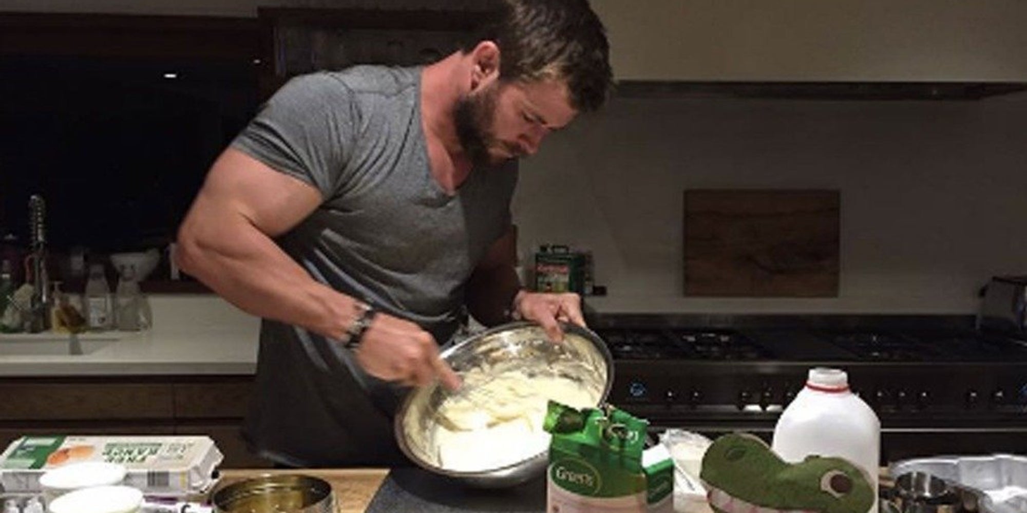 Mom Highlights The Double Standard In Praising Chris Hemsworth's Parenting - Huffington Post
