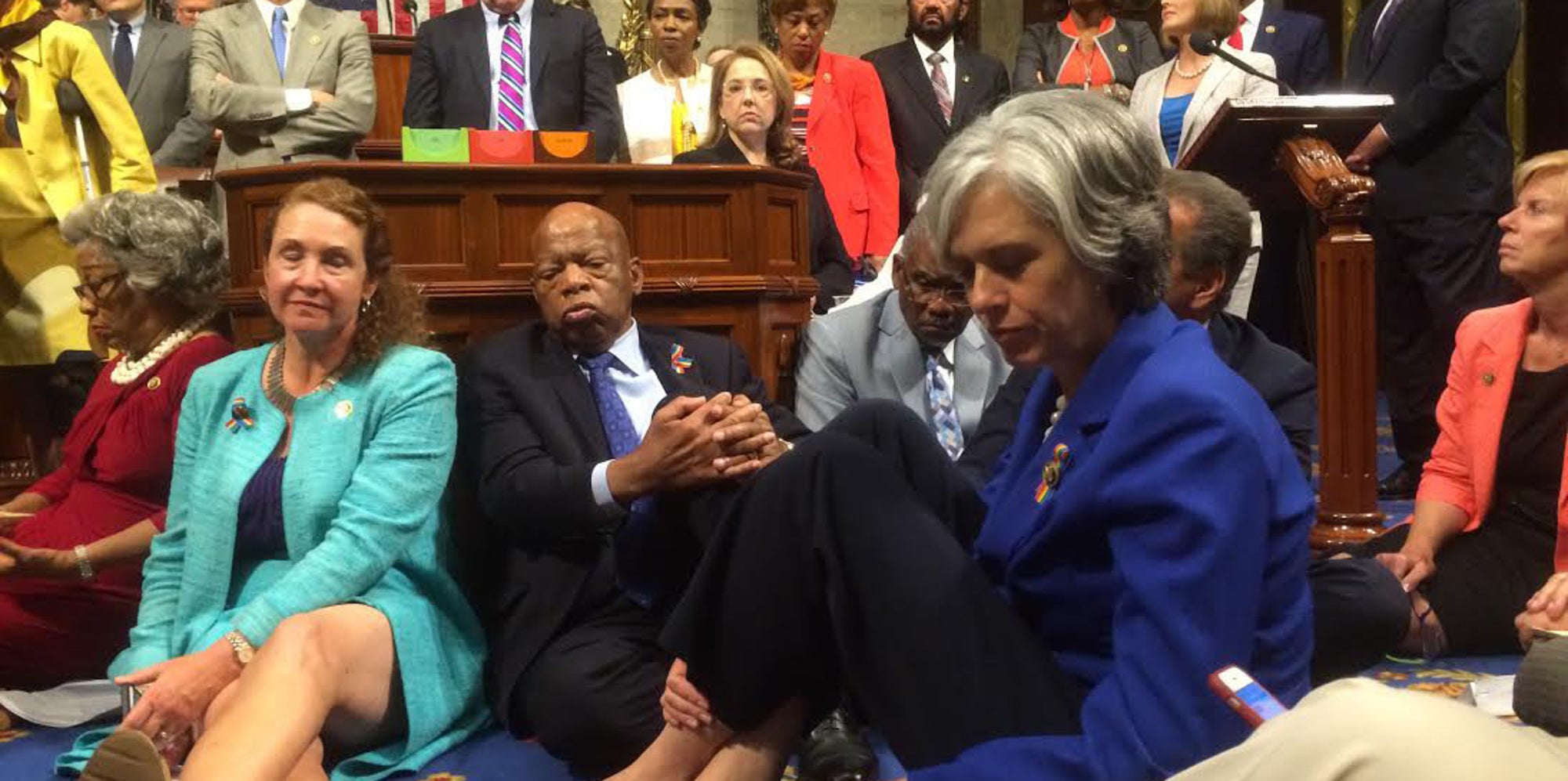Senate Democrats Bring Food To Support House Colleagues Conducting Sit-In On Gun Laws - Huffington Post