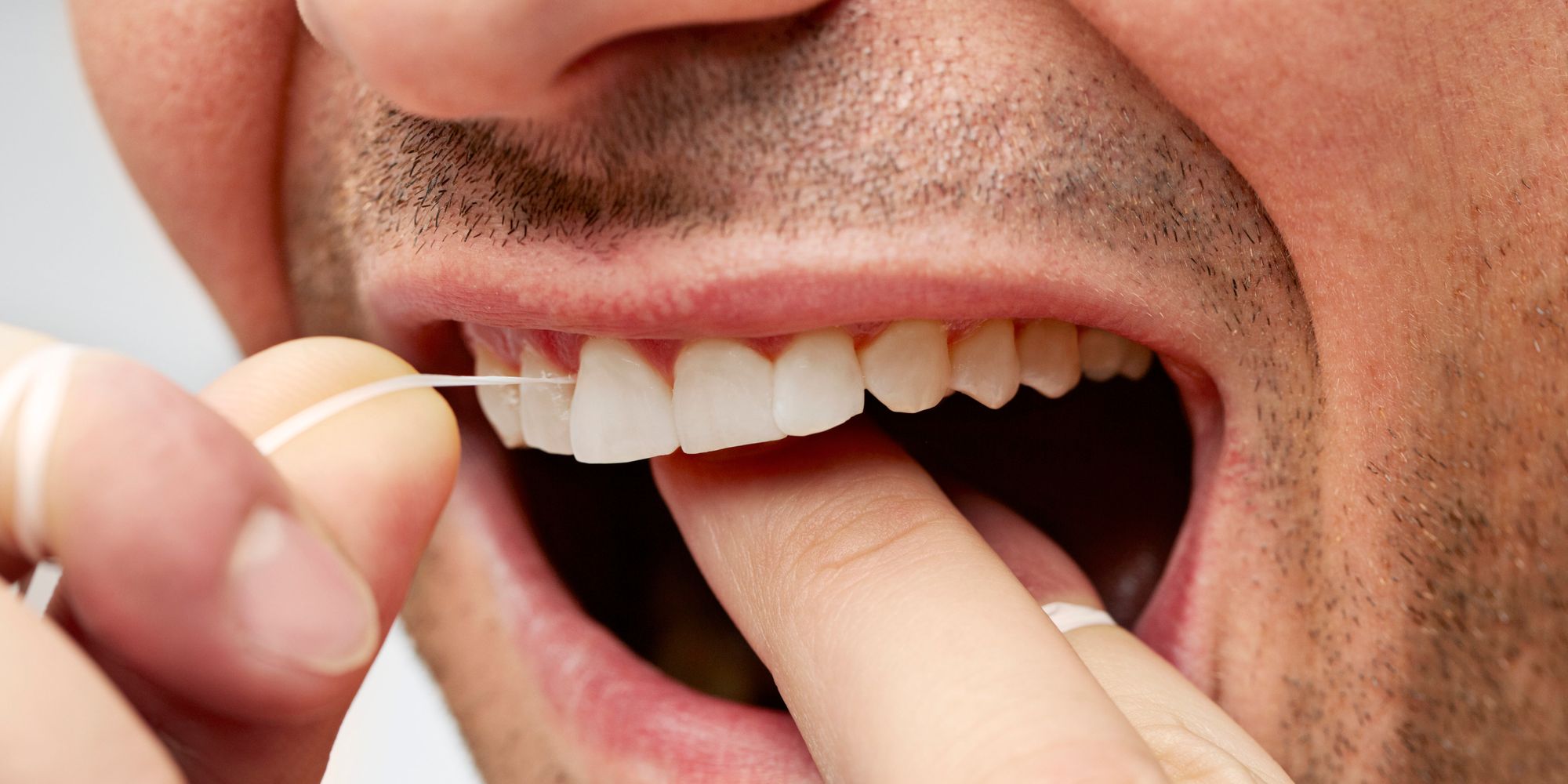 flossing-teeth-weak-evidence-to-suggest-it-prevents-gum-disease-and