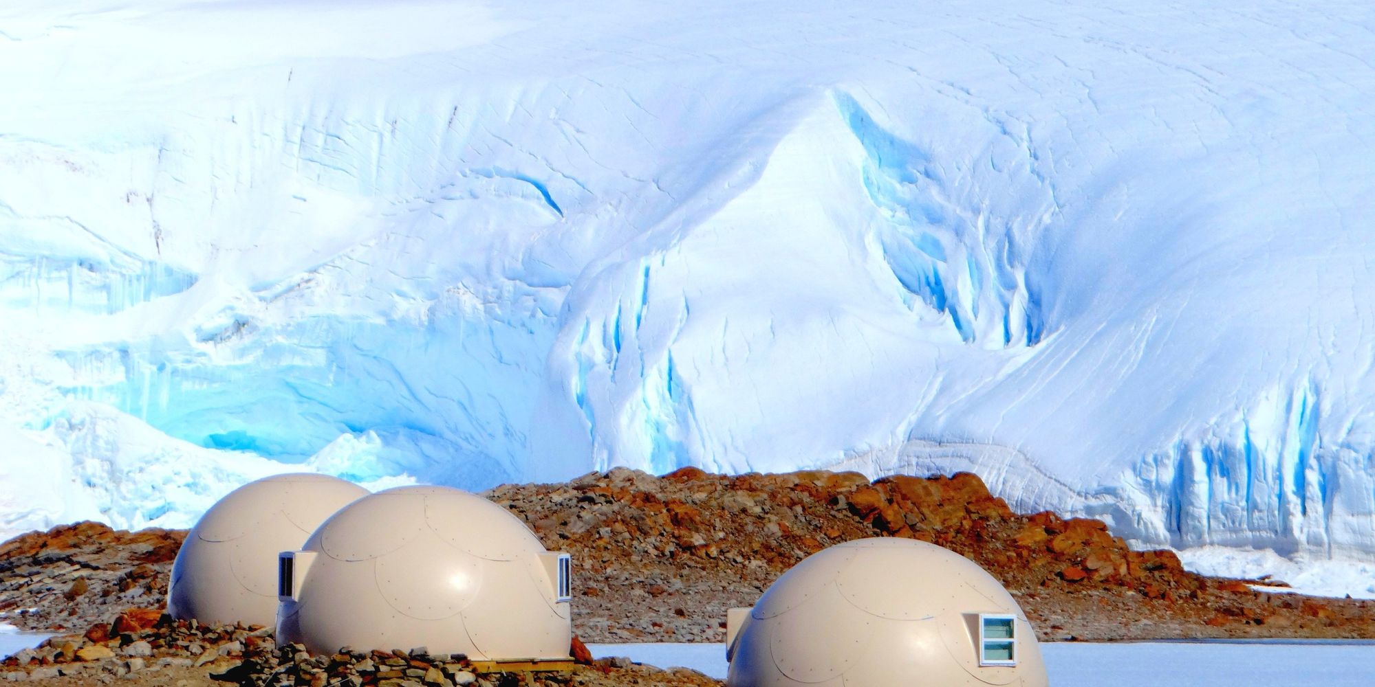 there-s-a-super-fabulous-pod-hotel-in-antarctica-and-we-really-want-to