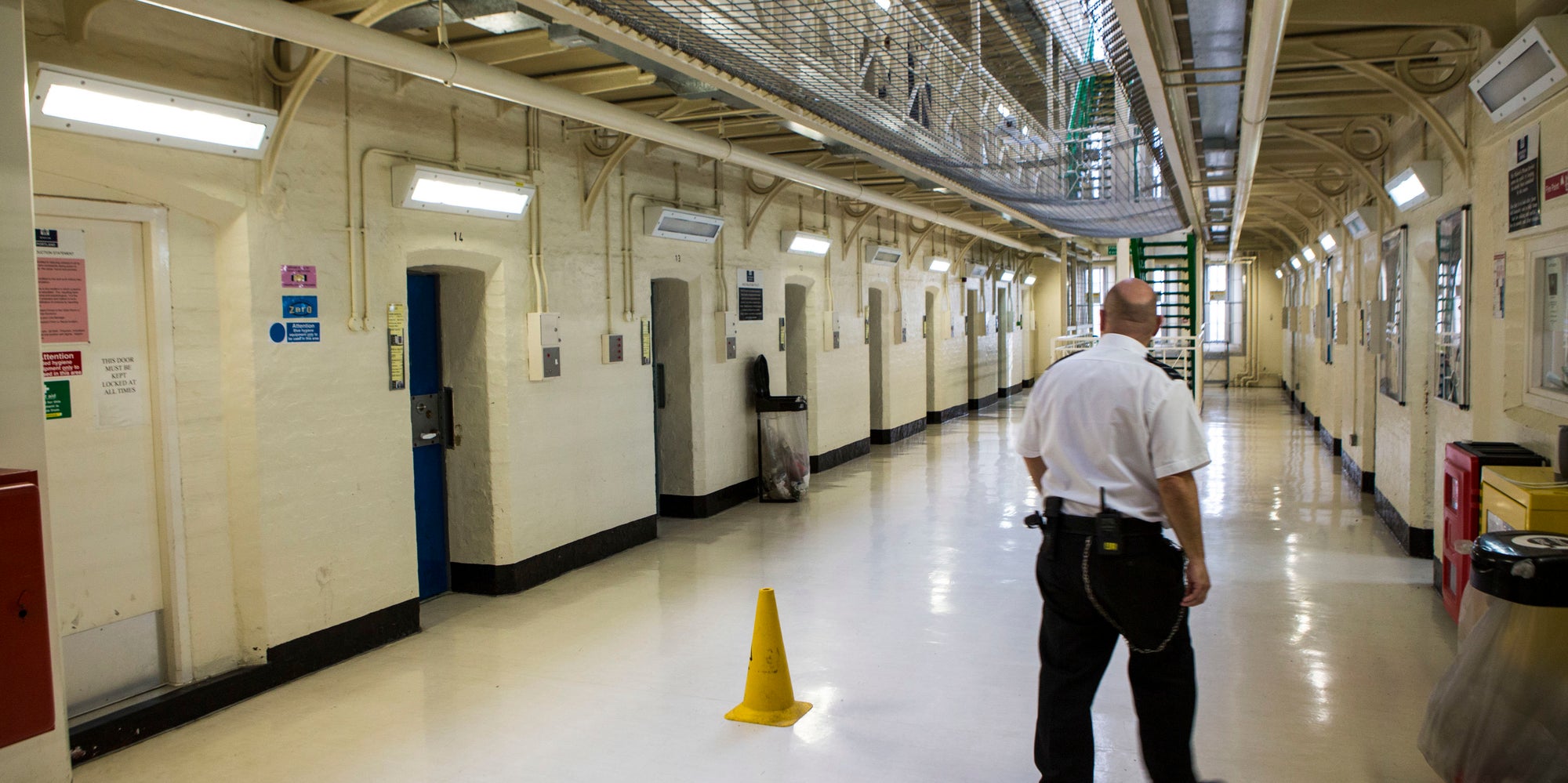 Failing Prisons To Recruit Top University Graduates As Prison Officers 