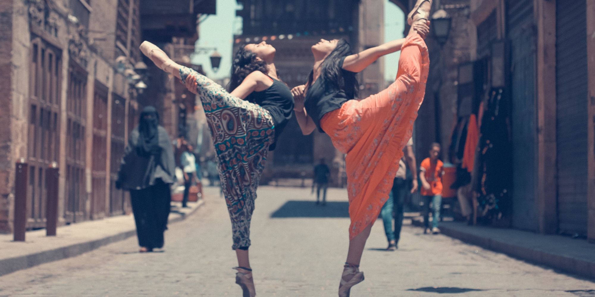 Women Reclaim The Streets Of Cairo Through Stunning Ballet ... - Huffington Post