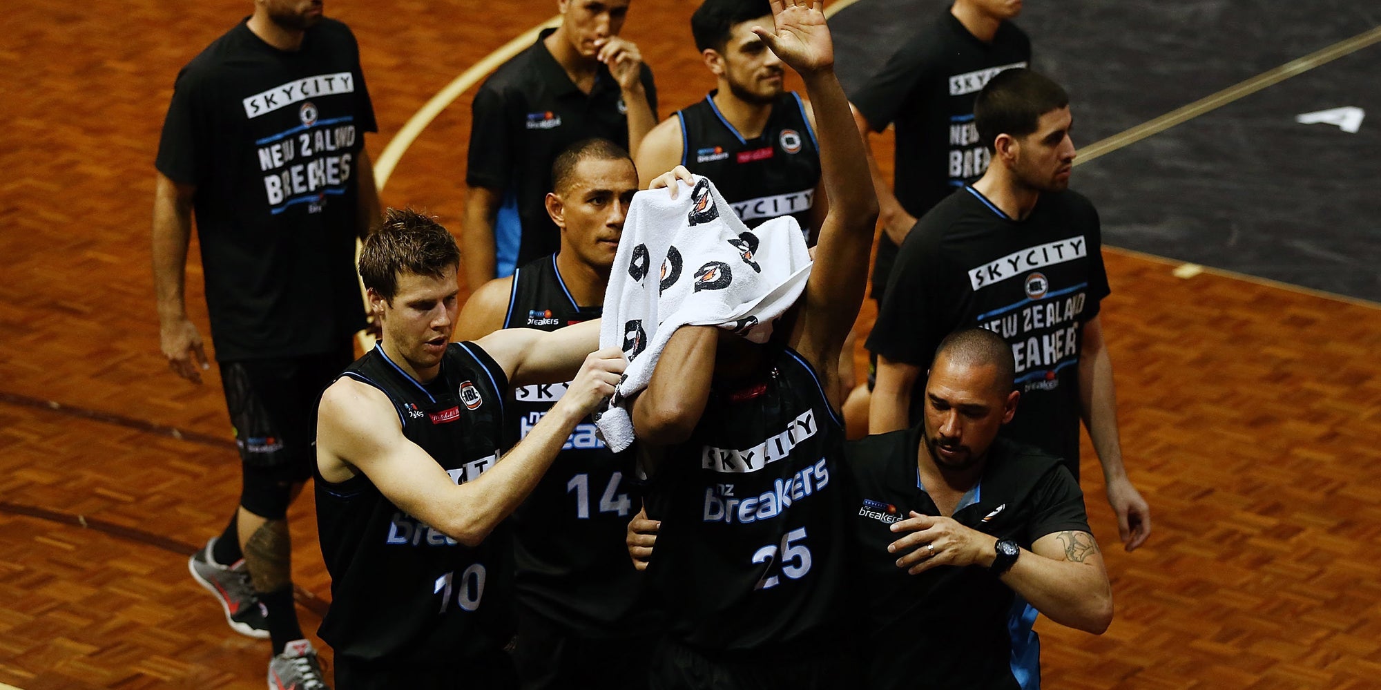 Akil Mitchell Suffers Sickening Eye Injury During Breakers Basketball