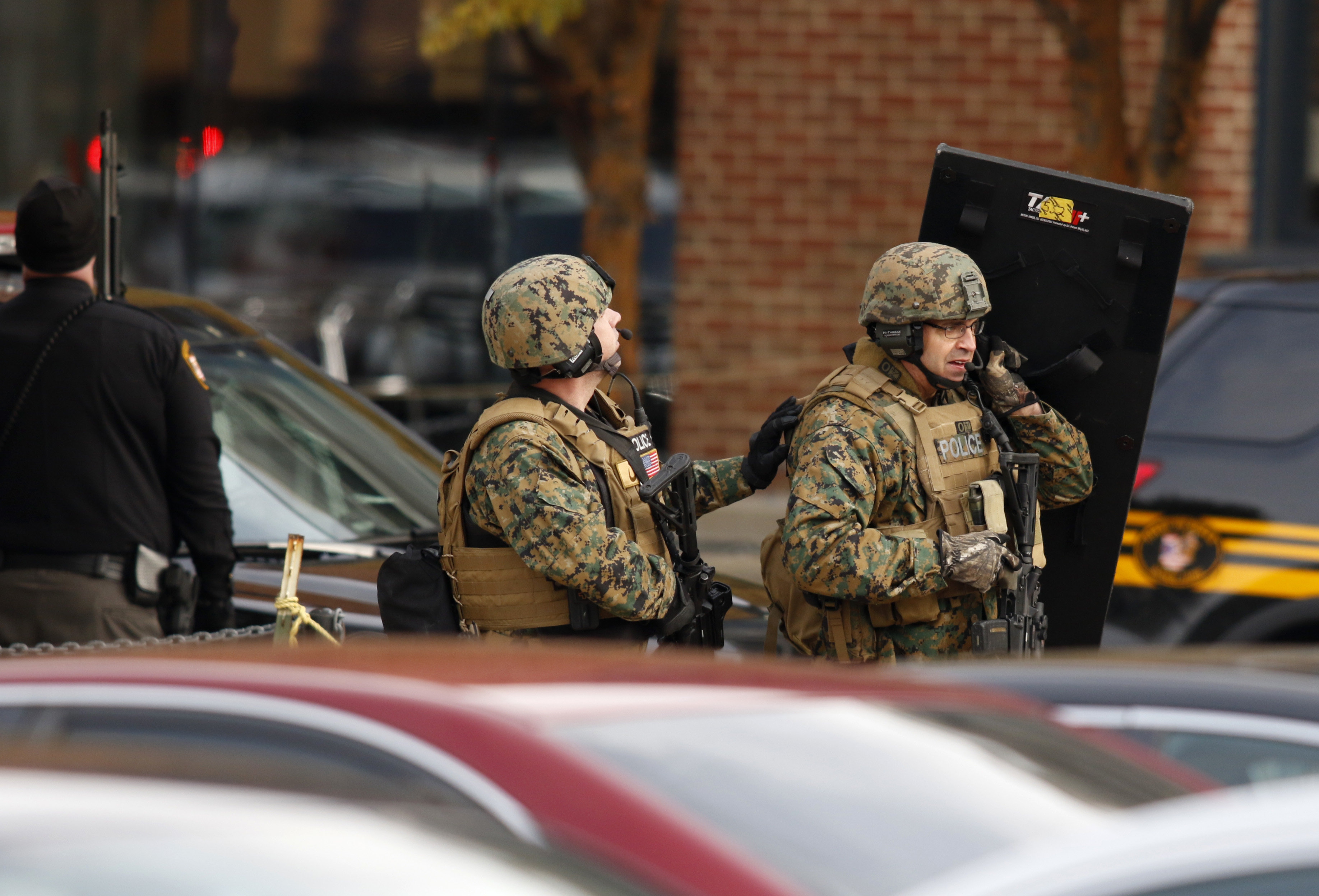 Law enforcement officials are seen outside of a parking garage on the campus of Ohio State University as they respond to an active attack in Columbus, Ohio, on November 28, 2016.&nbsp;