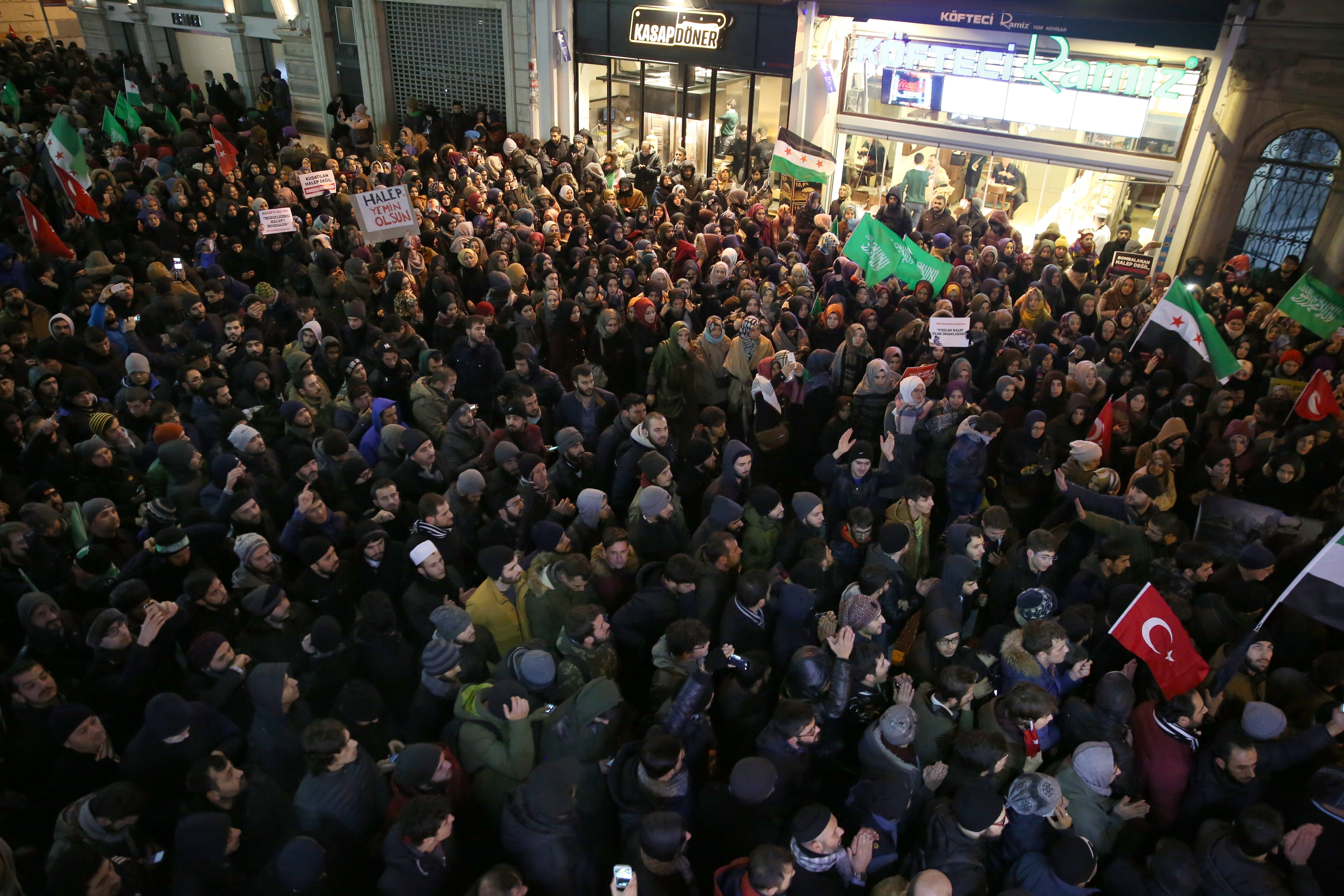 Thousands in Istanbul marched toward the Russian Consulate on Dec. 13, 2016.