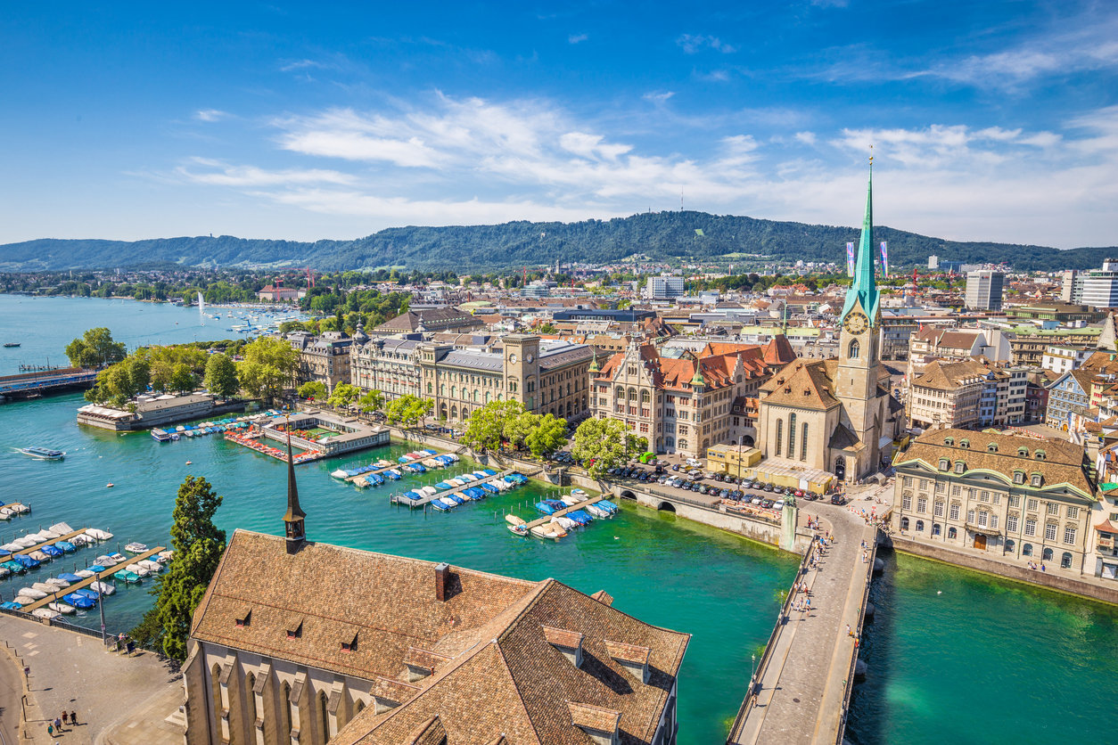 Among survey respondents, the average annual expat income in Switzerland was&nbsp;$188,275 USD, almost twice the global expat average of $97,419&nbsp;USD.