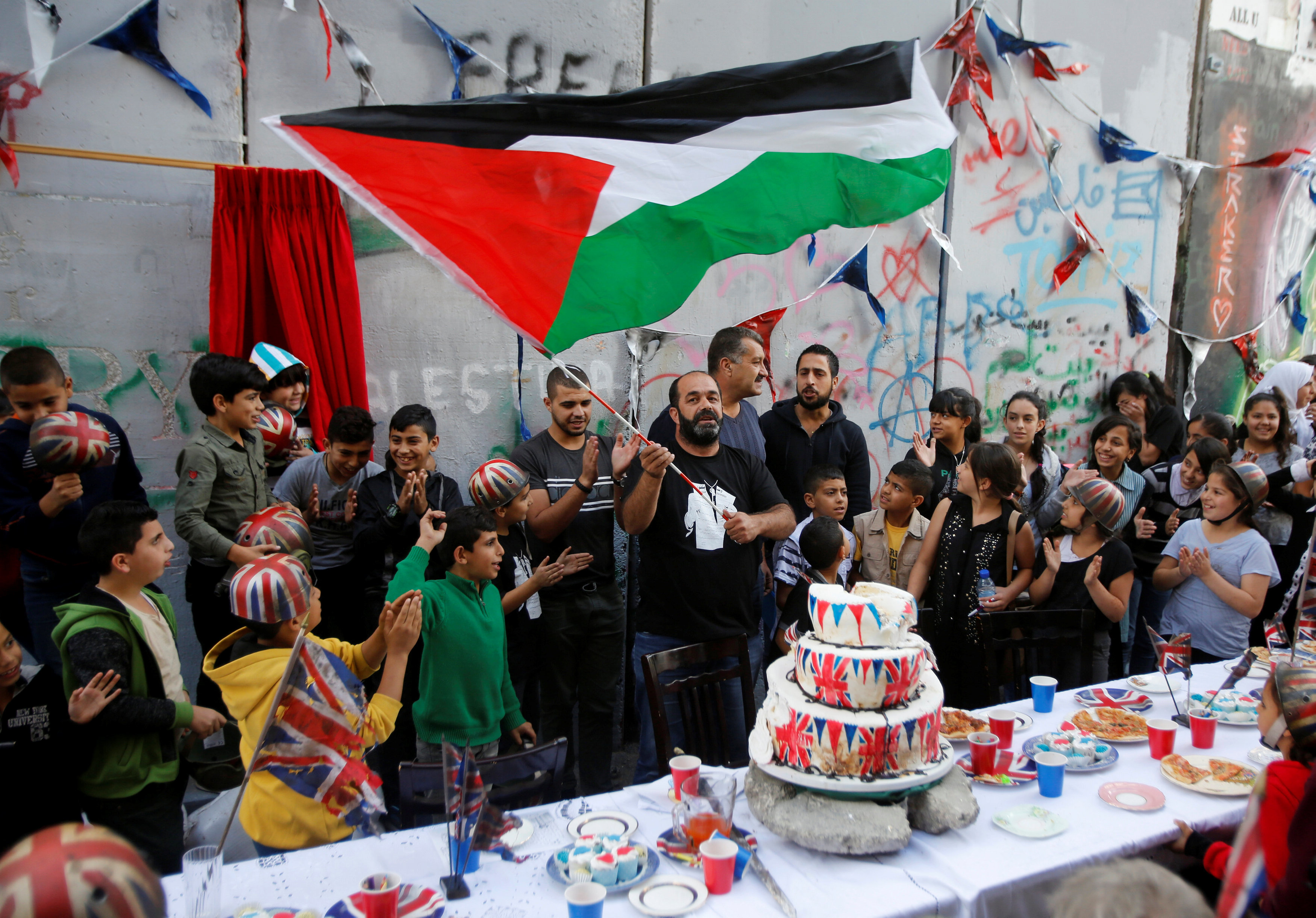 <strong>Banksy threw a mock tea party at his hotel for Palestinian children&nbsp;</strong>