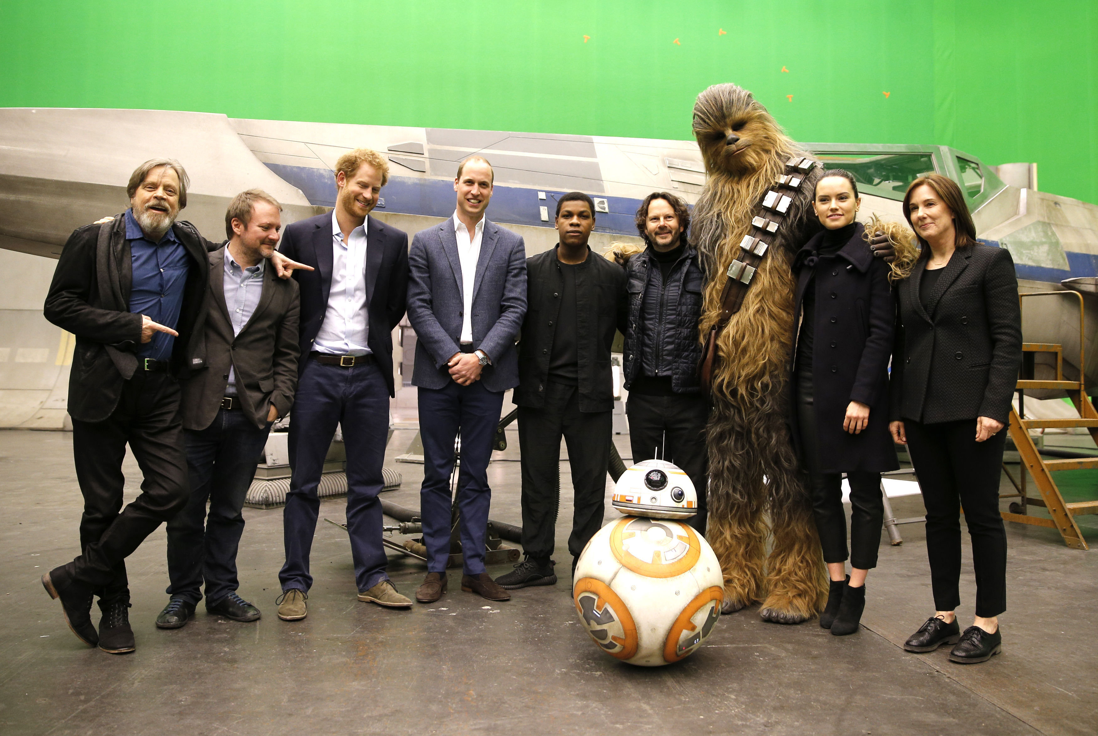 <strong>Harry and William with&nbsp;Mark Hamill, Rian Johnson, John Boyega, producer Ram Bergman, Chewbacca Daisy Ridley and producer Kathleen Kennedy</strong>