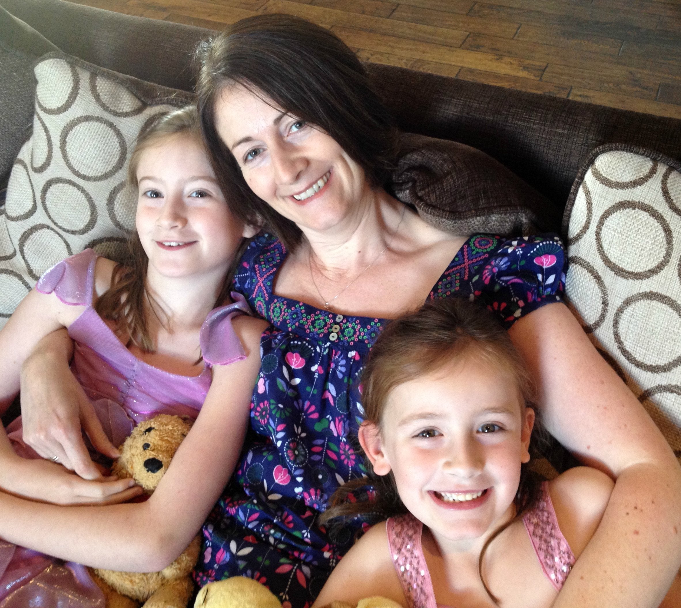 Steph Curtis&nbsp;with her two daughters Tamsin, 12, (L) and Sasha,&nbsp;10, (R).