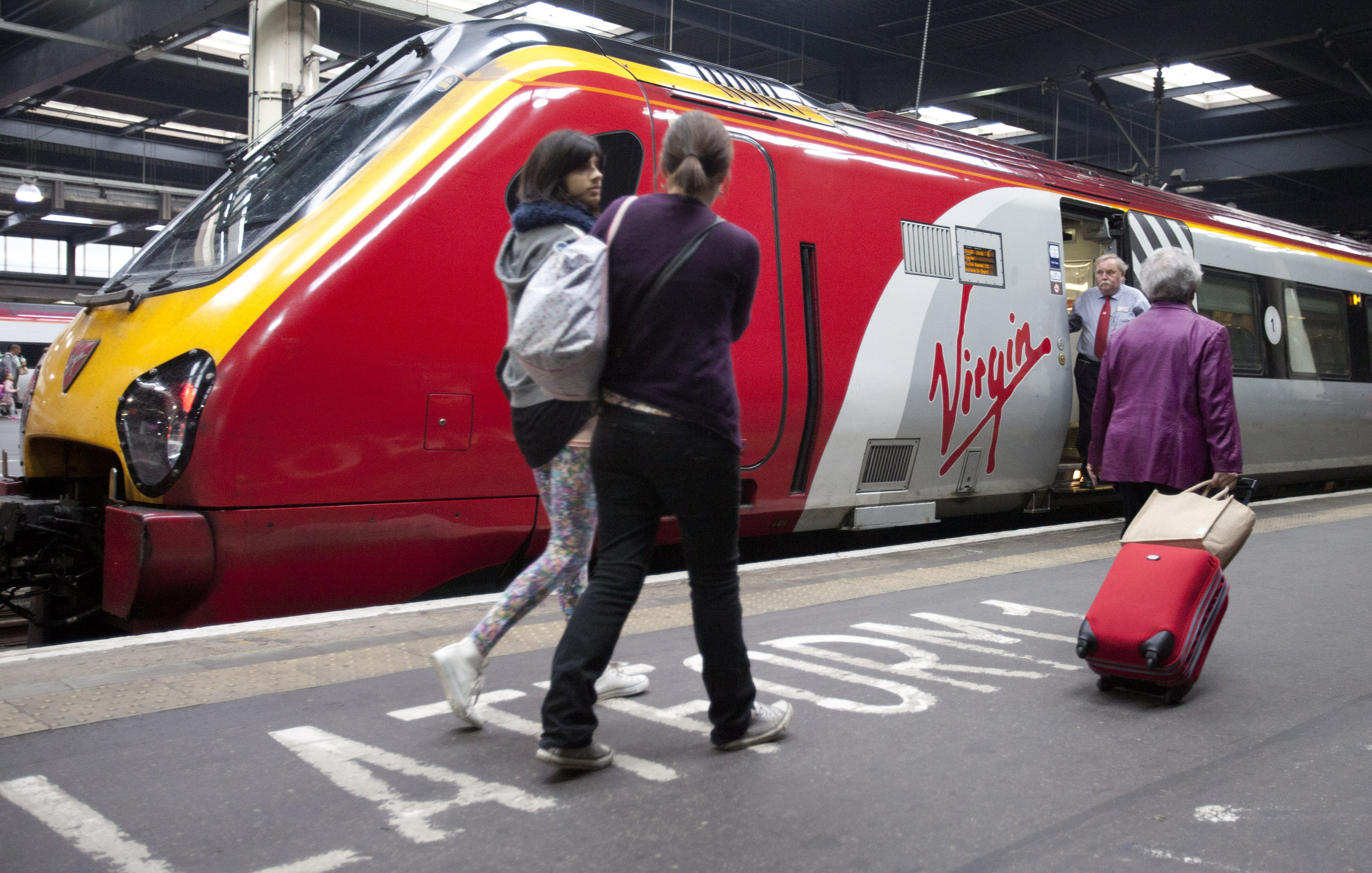 <strong>Rail passengers have been urged not to travel after all lines were closed at London Euston station&nbsp;</strong>