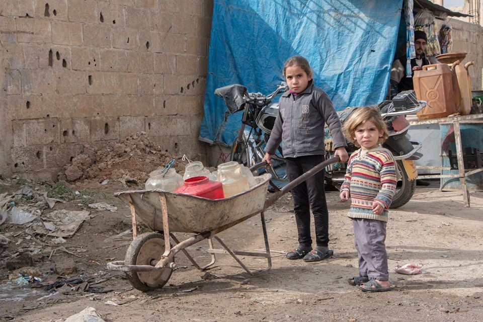 Children collecting water in Eastern Ghouta